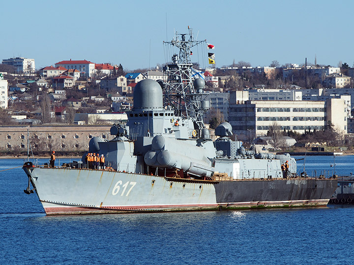 Малый ракетный корабль "Мираж" в Севастопольской бухте