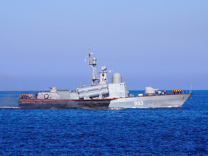 Ракетный катер "Р-239 "Набережные Челны" Черноморского флота