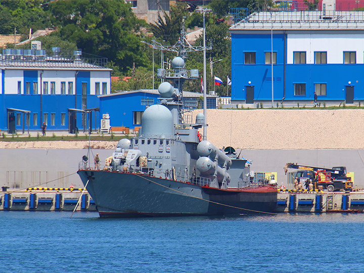 Ракетный катер "Набережные Челны" Черноморского флота проекта 12411