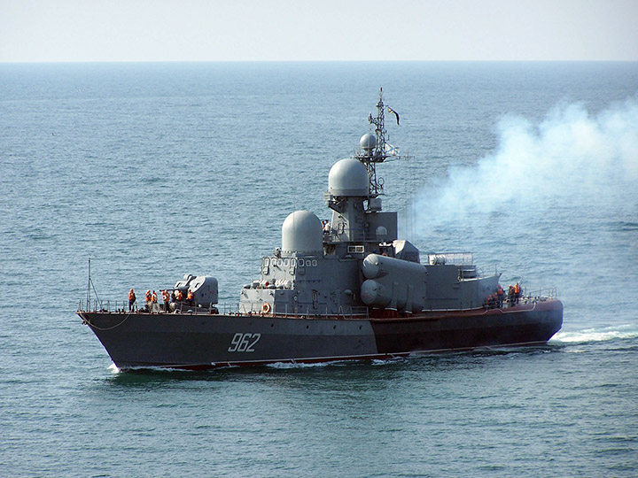 Ракетный катер "Р-71" Черноморского флота РФ