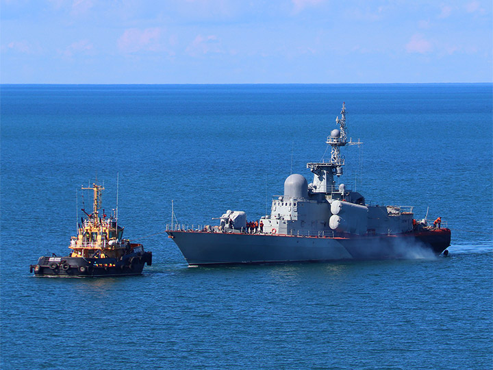 Буксировка ракетного катера "Шуя" Черноморского флота