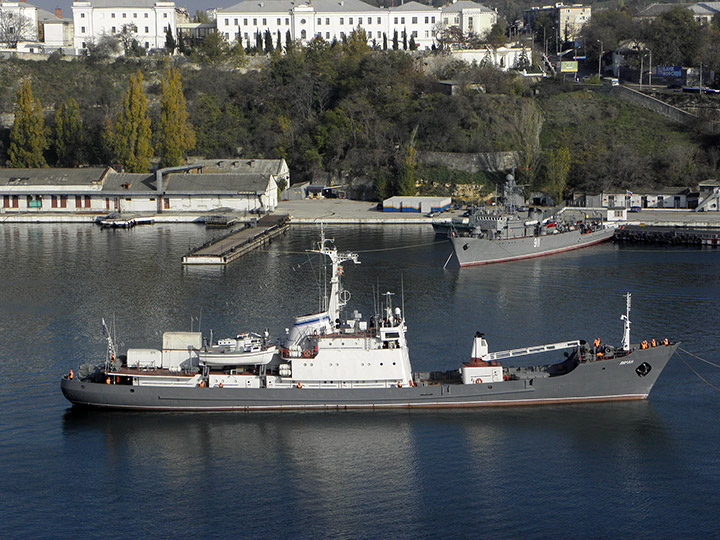 Разведывательный корабль "Лиман" в б.Южная, Севастополь