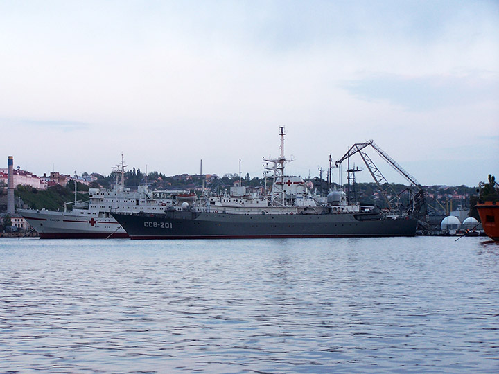 Разведывательный корабль "Приазовье" Черноморского флота после модернизации