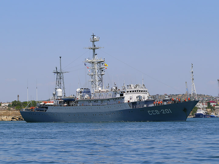 Разведывательный корабль "Приазовье" проекта 864