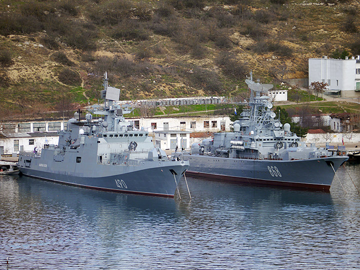 Сторожевые корабли "Адмирал Эссен" и "Пытливый" Черноморского флота