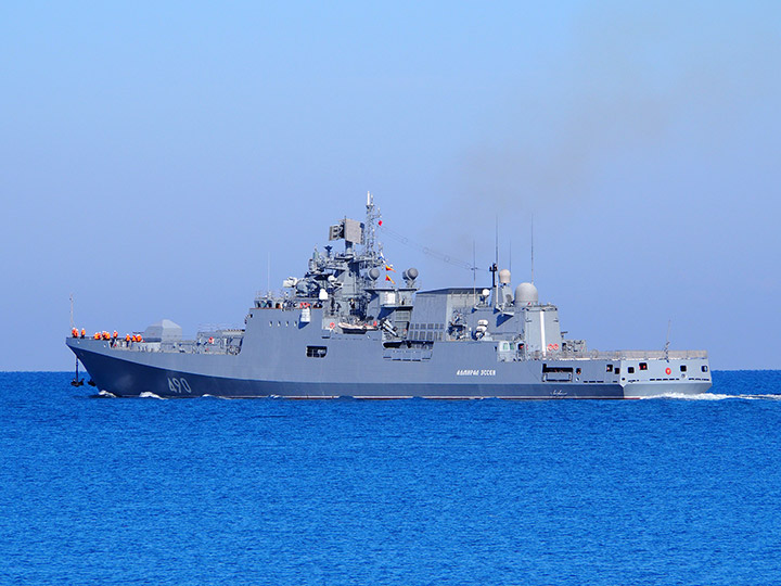 Фрегат "Адмирал Эссен" Черноморского флота выходит в море