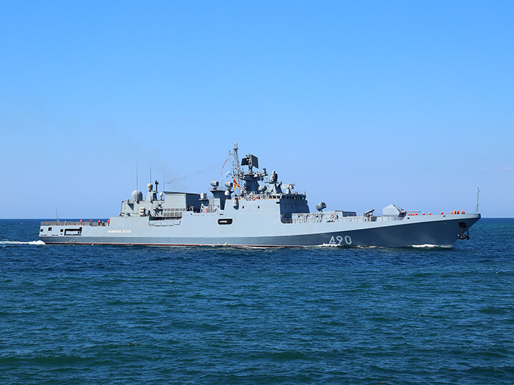 Фрегат "Адмирал Эссен" Черноморского флота проекта 11356