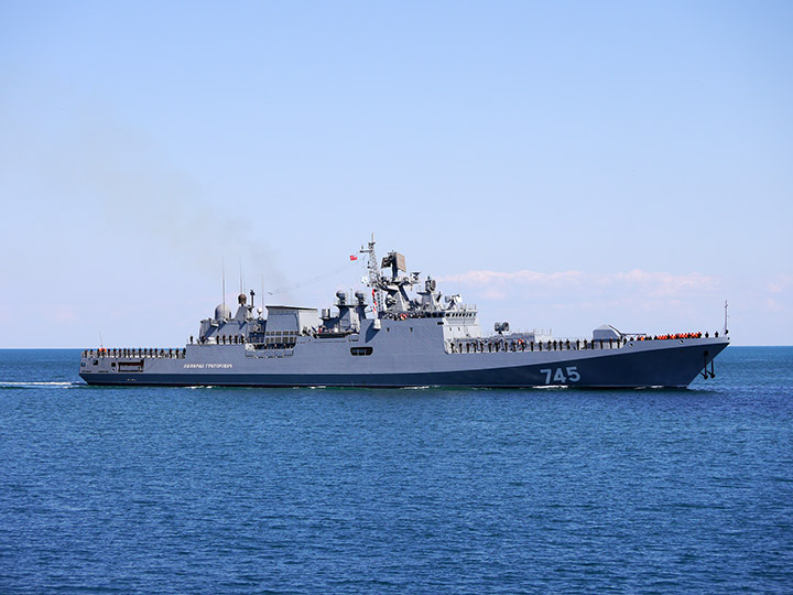 Сторожевой корабль "Адмирал Григорович" на ходу