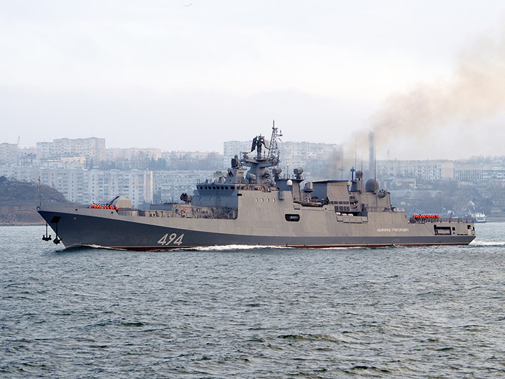 Сторожевой корабль "Адмирал Григорович" в Севастопольской бухте