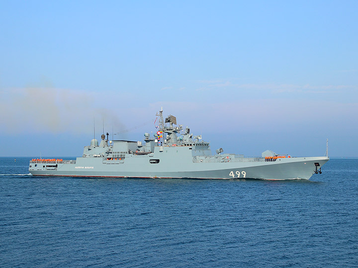 Фрегат "Адмирал Макаров" возвращается с выхода в море