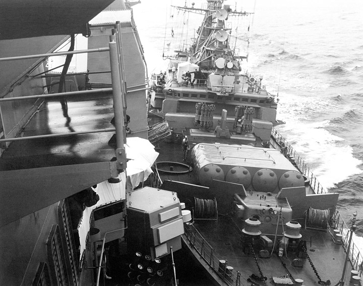 Навал СКР "Беззаветный" Черноморского флота на крейсер УРО ВМС США "Йорктаун"