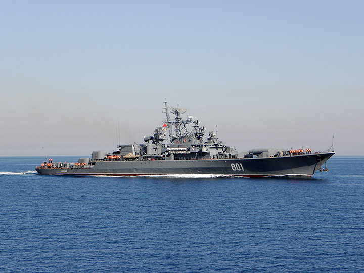 Сторожевой корабль "Ладный" Черноморского флота возвращается с моря