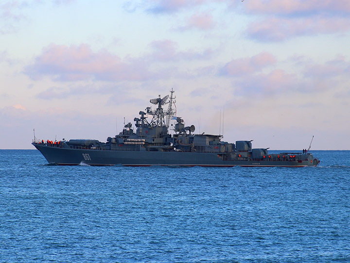 Сторожевой корабль "Ладный" Черноморского флота выходит в море