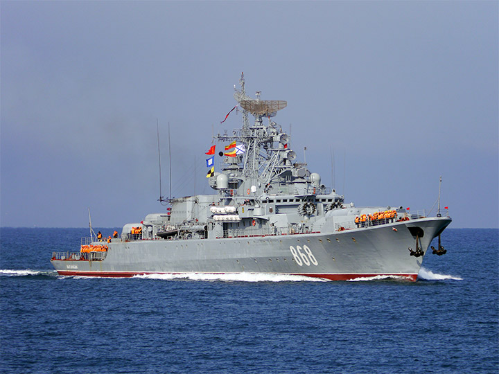 СКР "Пытливый" Черноморского флота на подходе к Севастополю