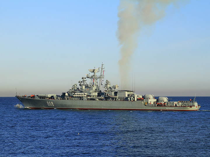 Сторожевой корабль "Пытливый" ЧФ РФ выходит в море