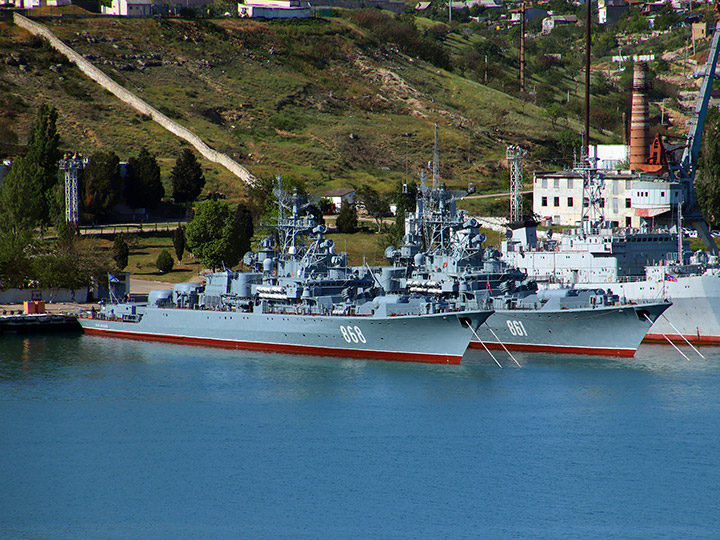 Сторожевый корабли "Пытливый" и "Ладный" Черноморского флота