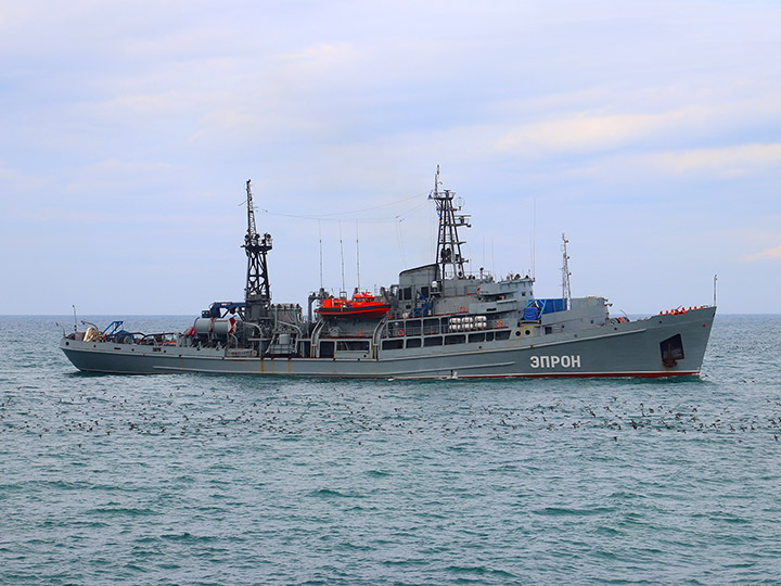 Спасательное судно "ЭПРОН" возвращается в Севастополь из Средиземного моря