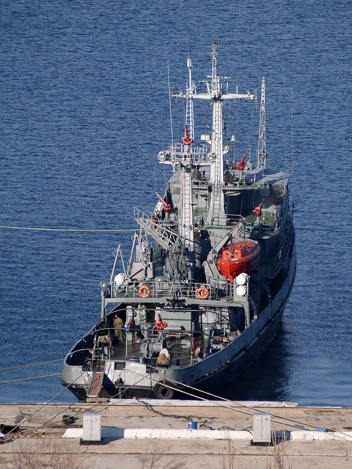 Противопожарное судно "ПЖС-123" у Угольного причала, Севастополь