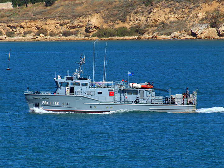 Рейдовый водолазный катер РВК-1112 Черноморского флота на ходу