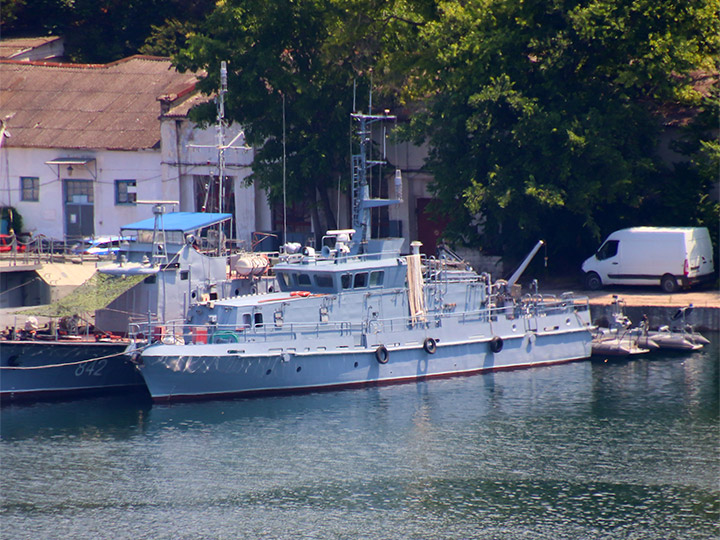 Рейдовый водолазный катер РВК-2159 Черноморского флота в Севастополе