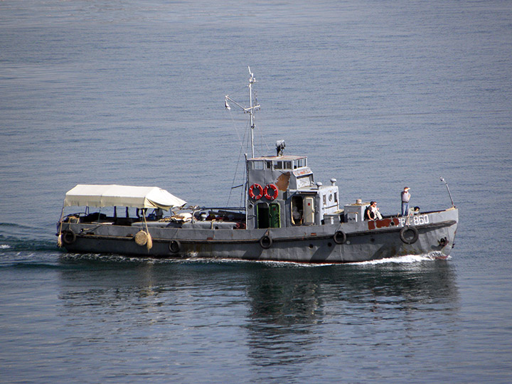 Рейдовый водолазный катер "РВК-860"в Севастопольской бухте