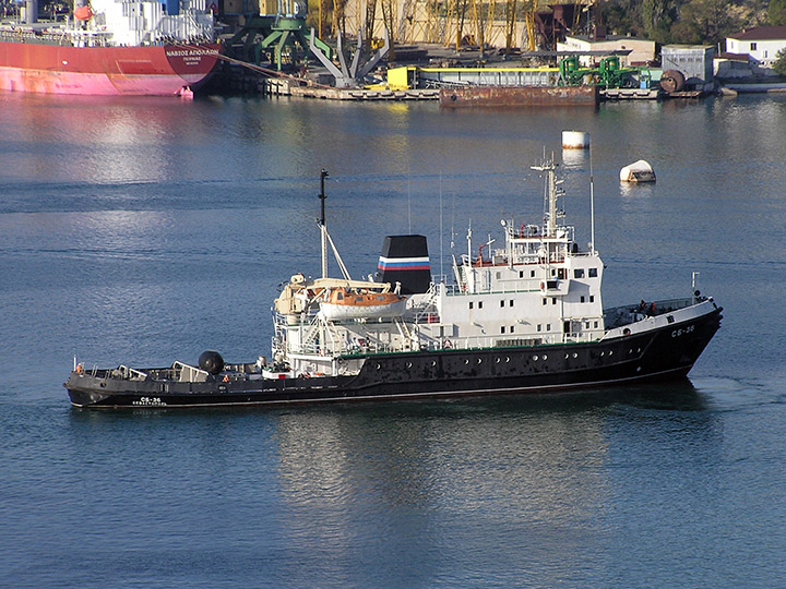 Спасательный буксир "СБ-36" в Севастопольской бухте