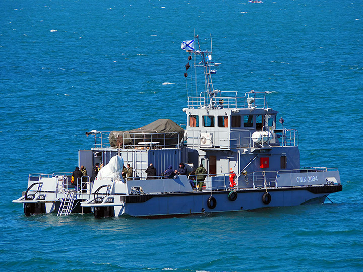 Спасательный многофункциональный катер "СМК-2094" обеспечивает водолазные спуски