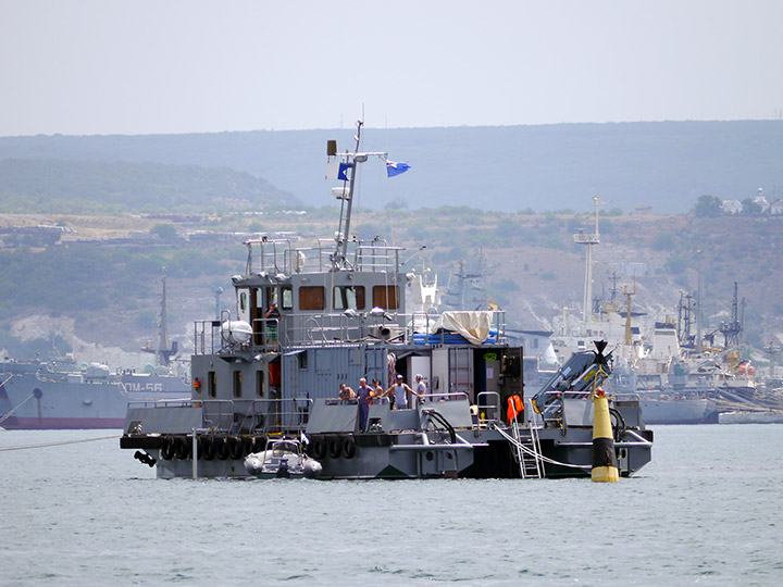 Катер "СМК-2169" Черноморского флота - проведение водолазных работ