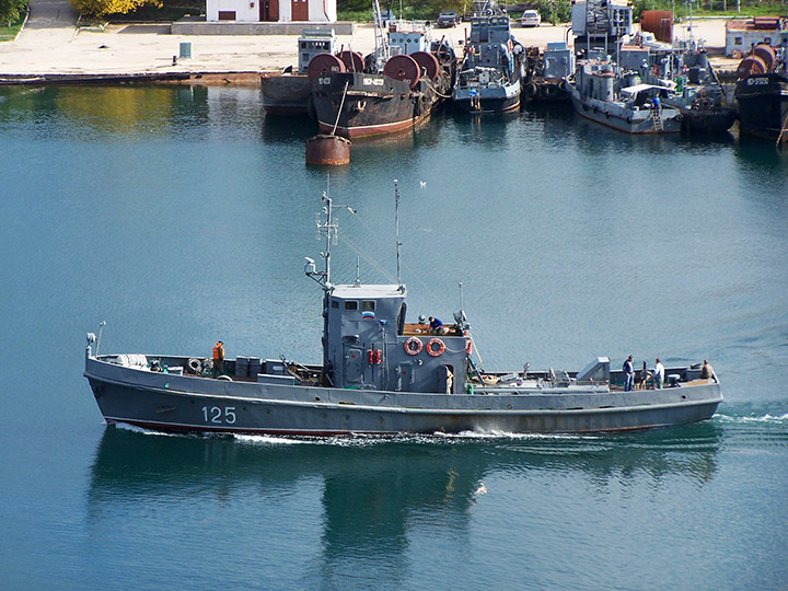 Водолазное морское судно "ВМ-125" - вид с левого борта