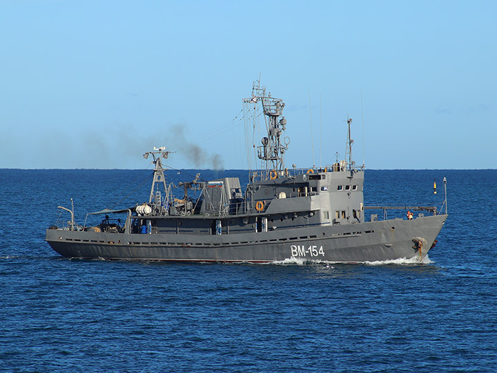 Водолазное морское судно "ВМ-154" ЧФ РФ на ходу