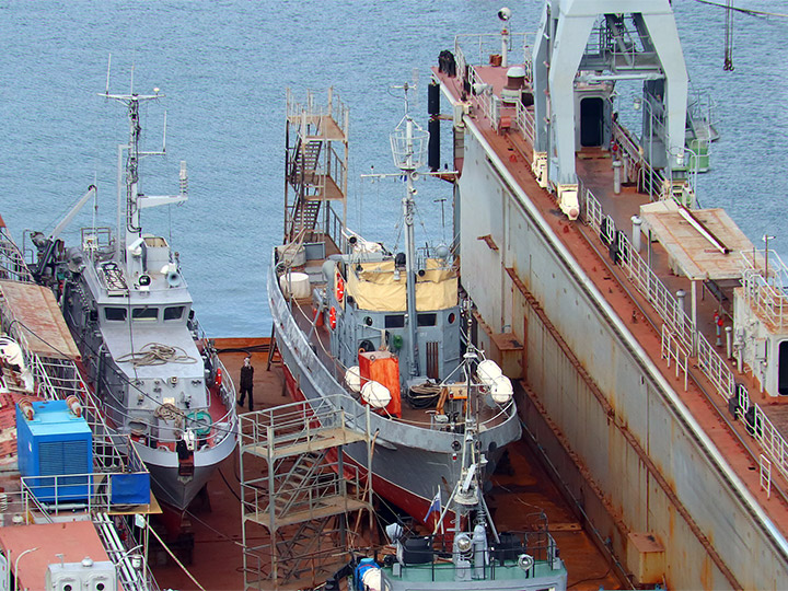 Водолазное морское судно ВМ-34 ЧФ РФ на доковании