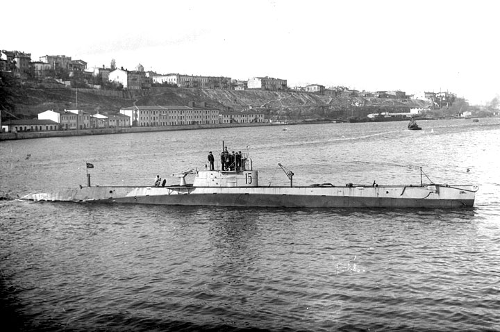 Подводная лодка "Политработник" (экс-"АГ-26") Черноморского флота