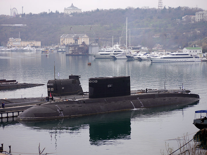 Подводная лодка "Новороссийск" в Севастополе