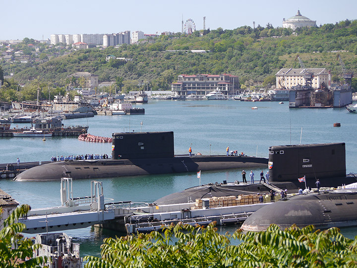 Подводная лодка "Новороссийск" в Южной бухте Севастополя