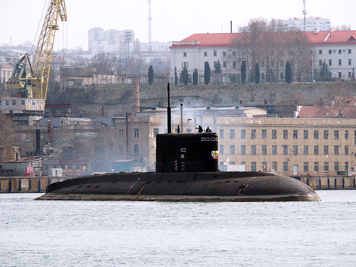 Подводная лодка "Новороссийск" в Южной бухте Севастополя