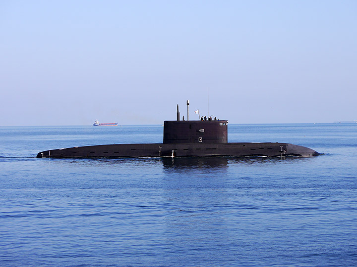 Подводная лодка Б-262 "Старый Оскол" - вид на правый борт