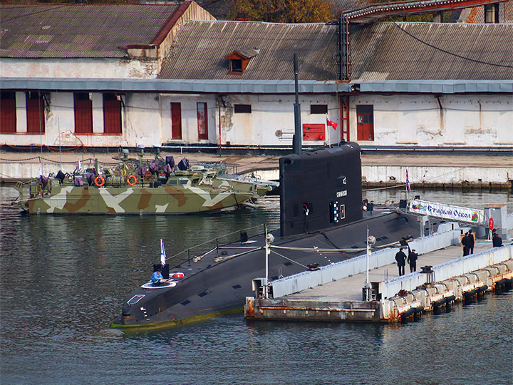 Подводная лодка "Старый Оскол" в Южной бухте Севастополя