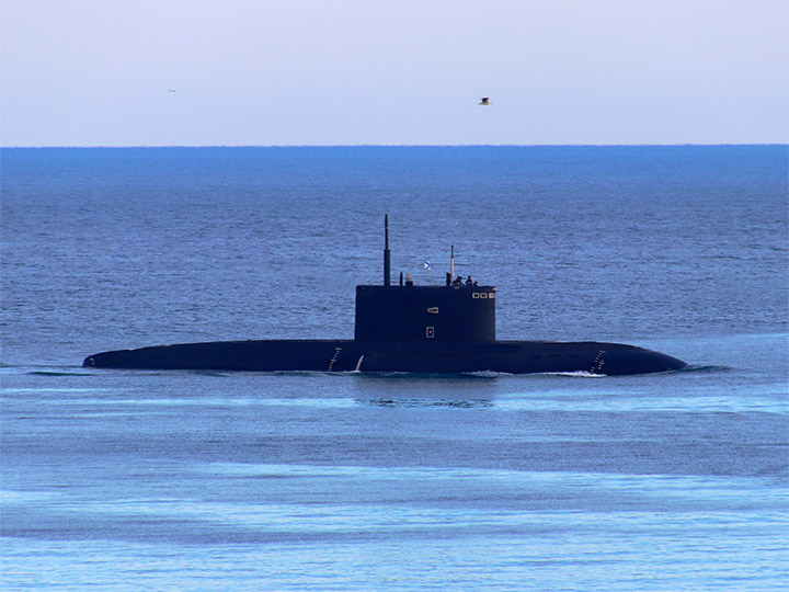Подводная лодка "Старый Оскол" в Черном море