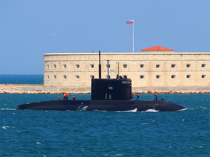 Подводная лодка "Старый Оскол" ЧФ РФ и Константиновская батарея, Севастополь