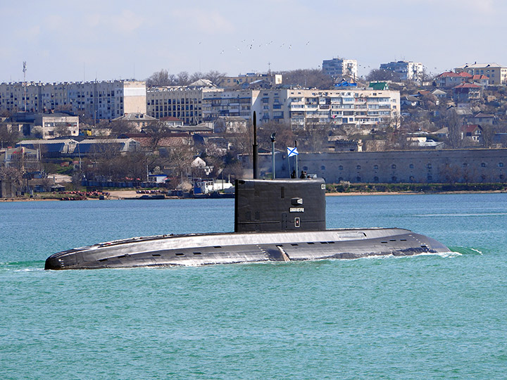 Подводная лодка "Великий Новгород" в Севастопольской бухте