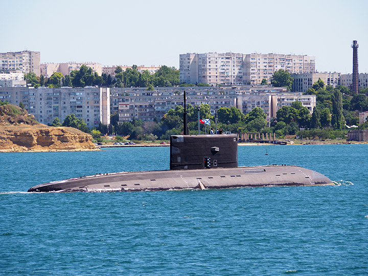 Подводная лодка "Великий Новгород" в Севастопольской бухте