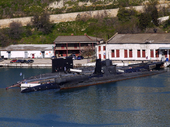 Подводные лодки "Алроса", "Запорожье" и плавучая зарядовая станция ПСЗ-50