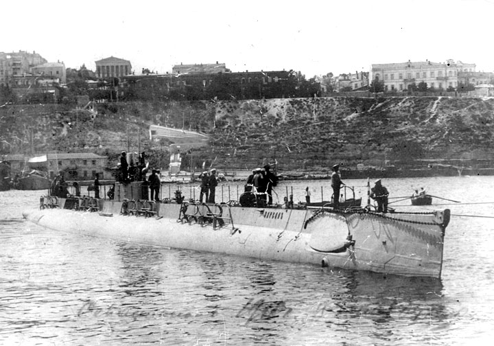 Подводная лодка "Нарвал" Черноморского флота в Южной бухте, Севастополь