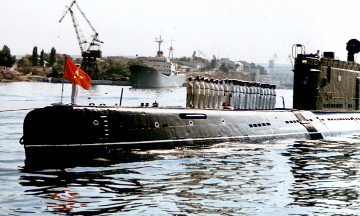 Подводная лодка "С-151" на параде в Севастополе