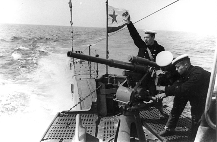Учебные артстрельбы на подводной лодке "Щ-214" Черноморского Флота