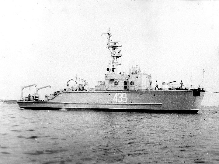 Базовый тральщик "БТ-449" Черноморского флота