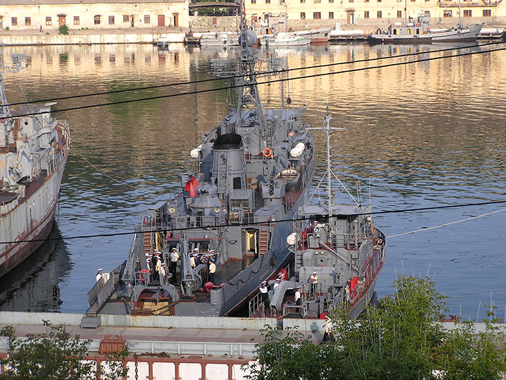 Морской тральщик "Вице-адмирал Жуков" Черноморского Флота