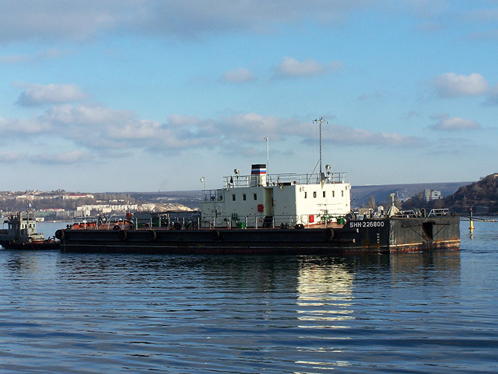 Рейдовая несамоходная наливная баржа "БНН-226800" Черноморского флота