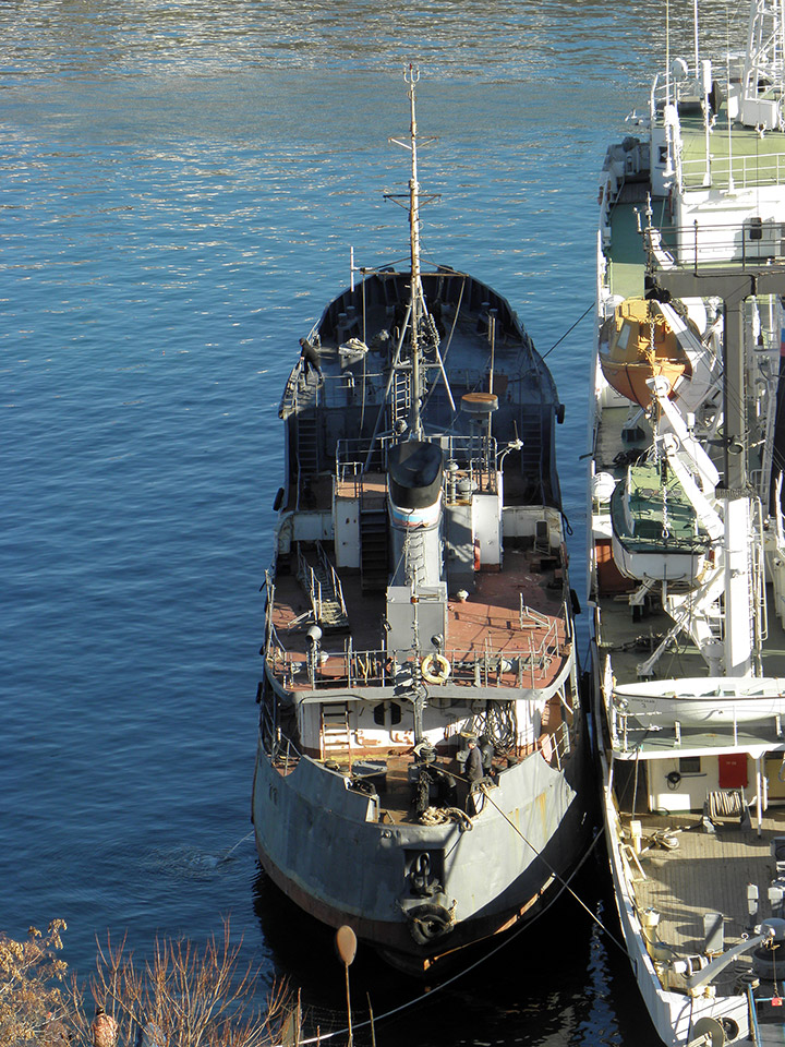 Базовое наливное судно БНС-16500 - кормовой ракурс
