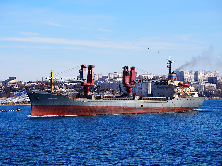 Военный транспорт "Двиница-50" Черноморского флота на ходу